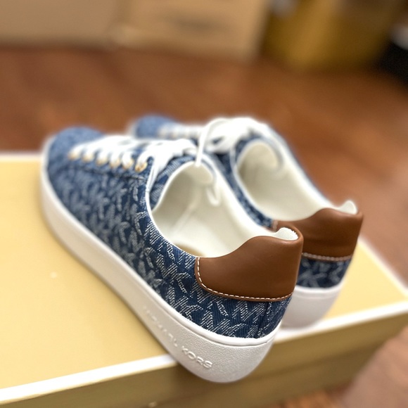 Michael Kors Poppy Sneakers Shoes - Picture 3 of 4